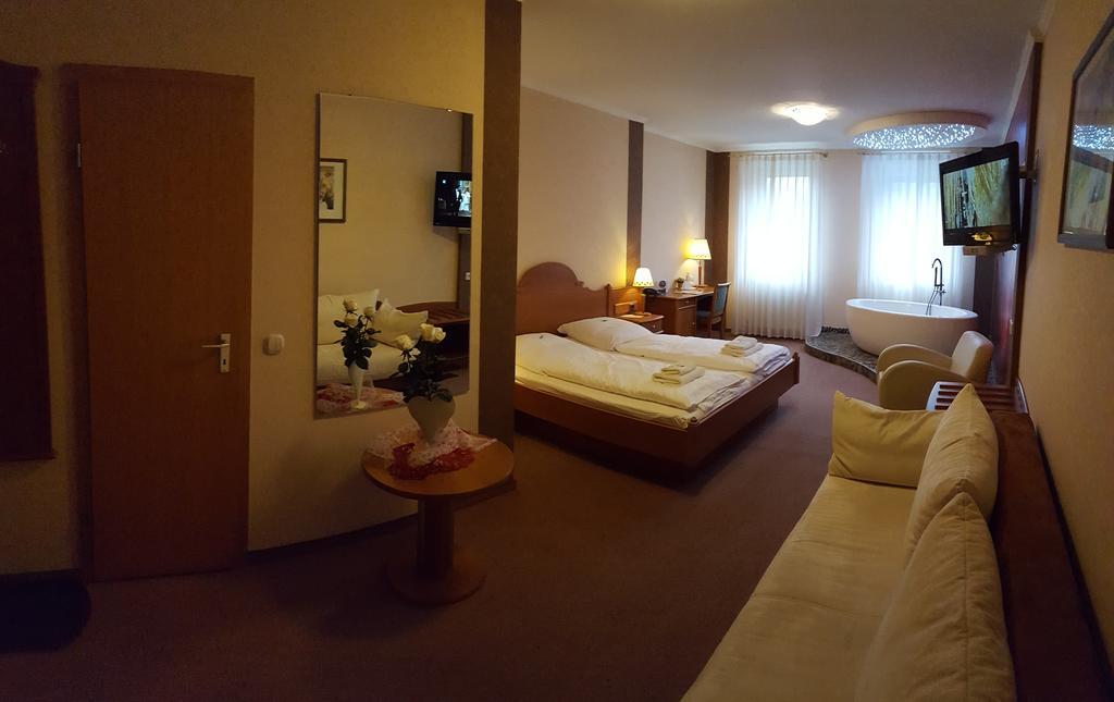Mulmshorn Kraeuterhotel & Restaurant Heidejaeger מראה חיצוני תמונה